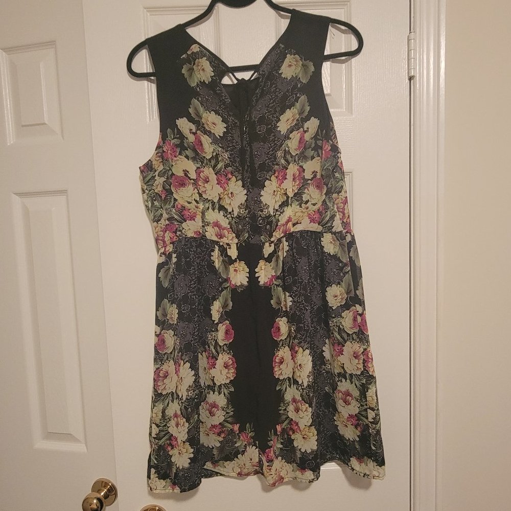 $10 Clean Out Sale - Picture 3 of 4